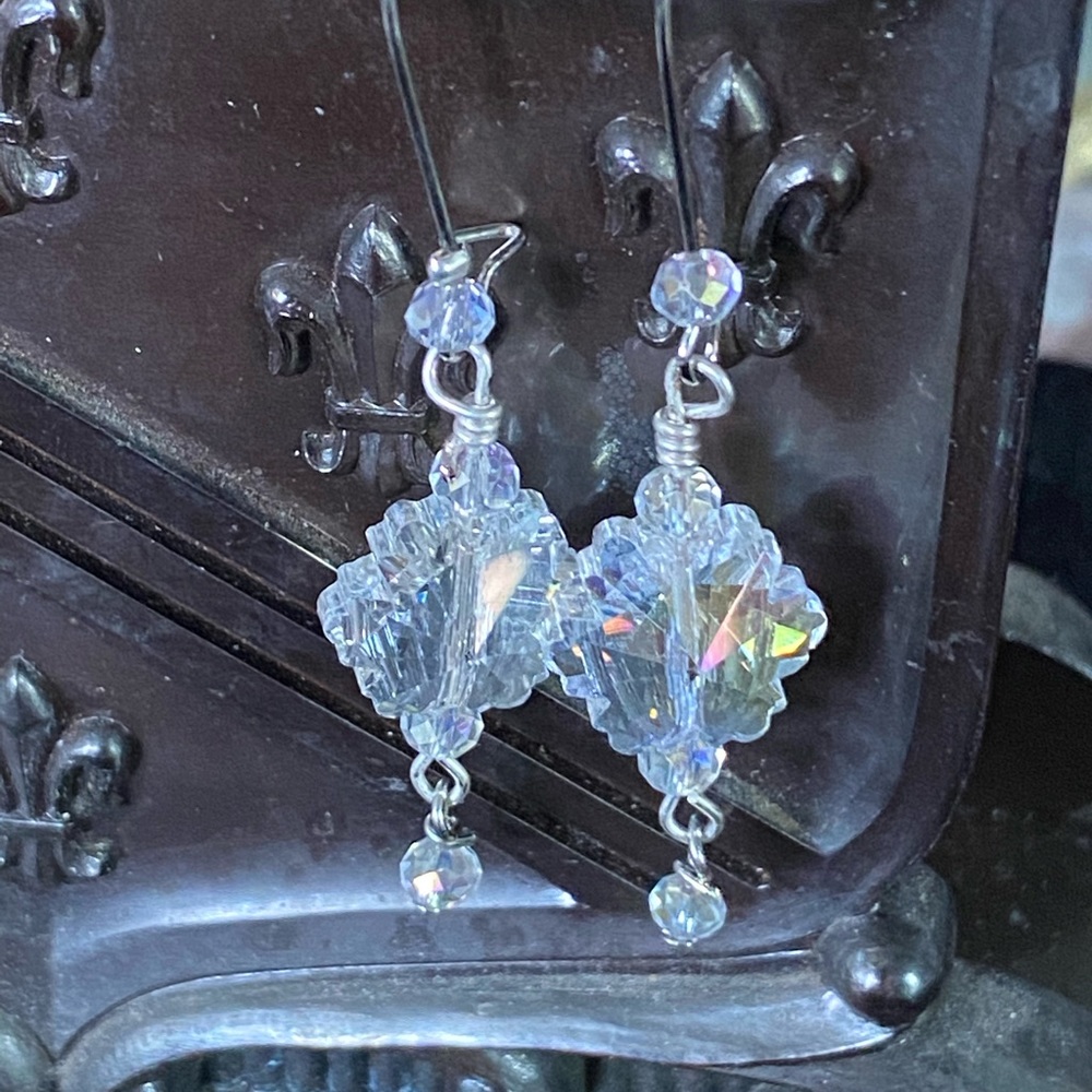 ꨄ 𝑅𝑜𝑚𝑎𝑛𝑡𝑖𝑐 𝐸𝑎𝑟𝑟𝑖𝑛𝑔𝑠 ꨄ - Picture 3 of 6